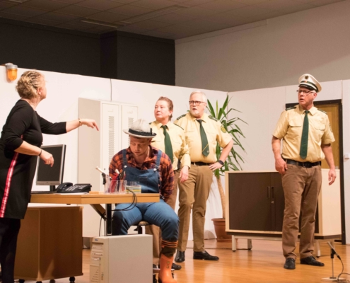 Theaterpremiere "Dümmer als die Polizei erlaubt"
